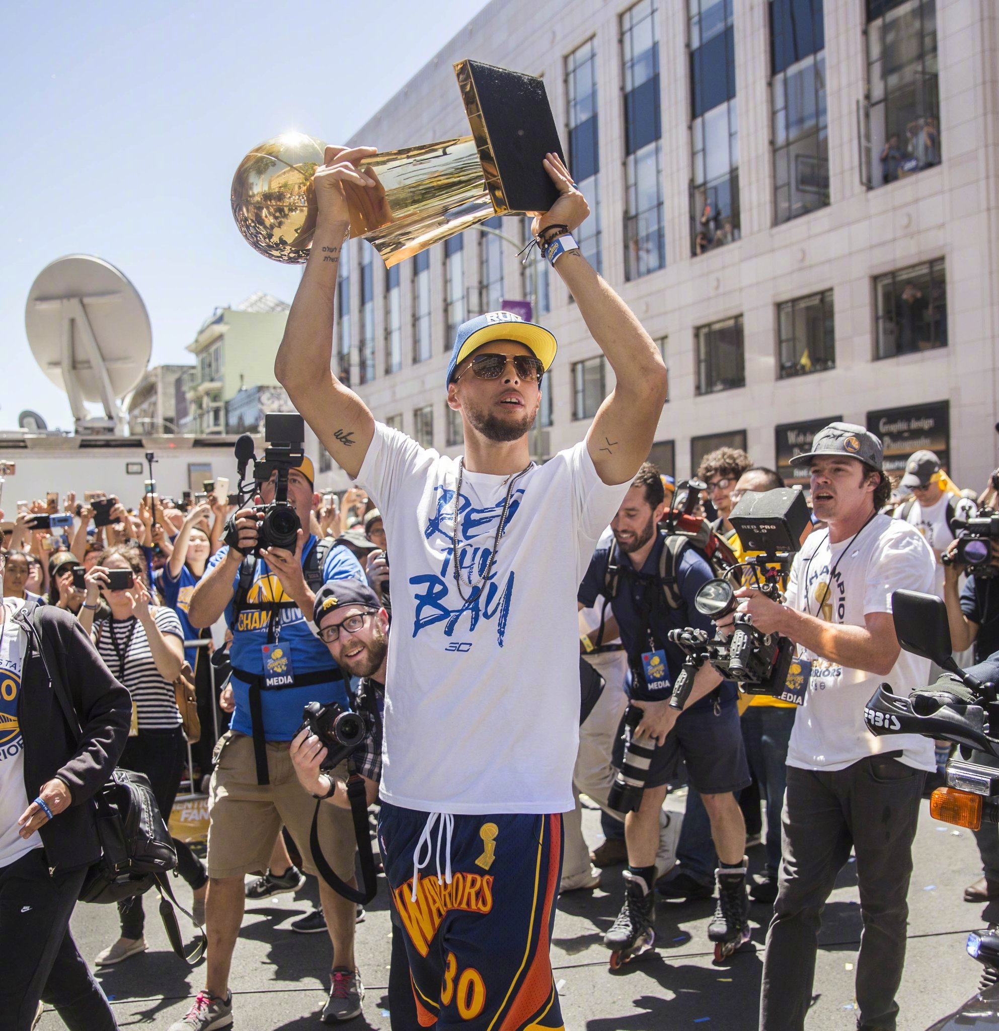 在首节比赛 在首节比赛